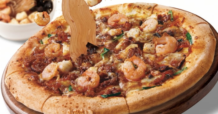 Pizza Hut Japan Launches Spicy Glass Noodle Pizza 